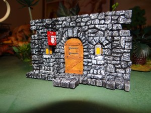 La porte de l'auberge médiévale "du pot d'étain"