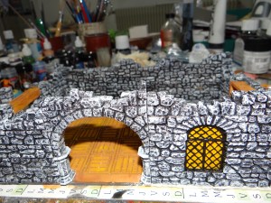 Peinture : jus noir et brossages gris et blanc