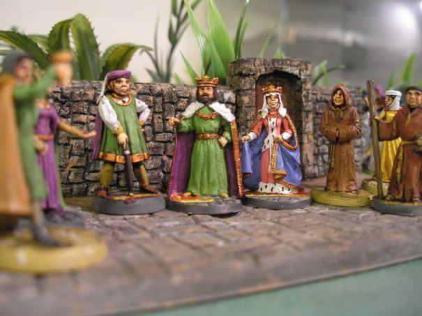 Une partie des figurines composant une cour royale. D'autres photos à suivre.