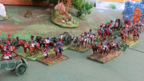 Faire des têtes de colonne d'artillerie. Ici, au plus prés, l'artillerie à pied. Au fond l'artillerie à cheval.