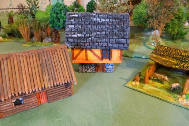 Version médiévale et porcherie, version canada tout en bois de brochettes.