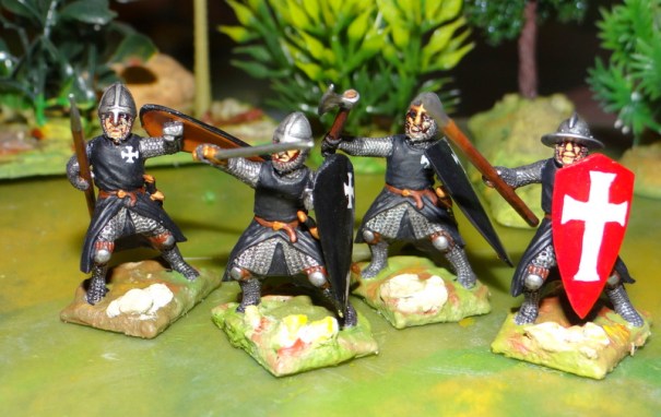 Une version à pied des chevaliers hospitaliers. Figs plastiques Fireforge