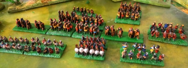 Cavalerie et infanterie. Beaucoup d'archers.