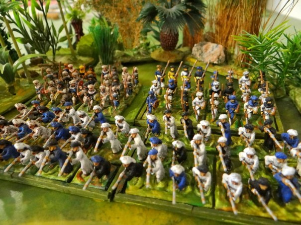 Auxiliaires arabes Fellahins et Bédouins (bataille du Caire) - Exception confirmant la règle les 2 premiers plots sont des Minifigs, les Bédouins sont des Touller