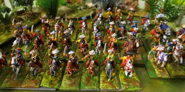 La masse colorée des Mamelouks aux Pyramides