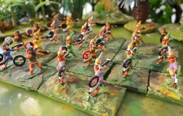 Autre version, des guerriers équipés de dards et de propulseurs.