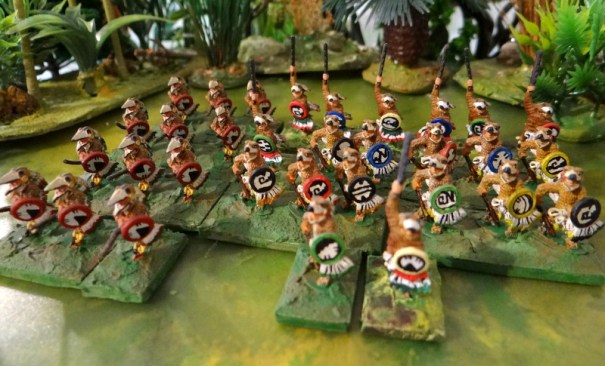 Les chevaliers aigle à droite, chevaliers flèche (tête d'oiseau) à gauche