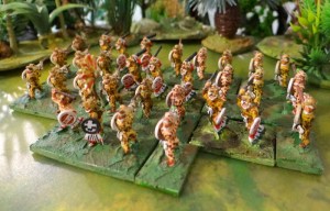 Bouclier à droite : Naismith, à gauche : Minifigs