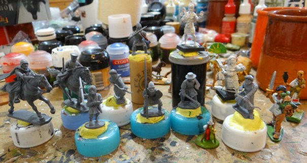 Un javelinier grec, 2 hoplites "immortel" à petite tête (à mon avis), 6 médiévaux, 1 viking qui traîne depuis longtemps et une pochette "cour du pharaon" avec sa majesté elle même. 