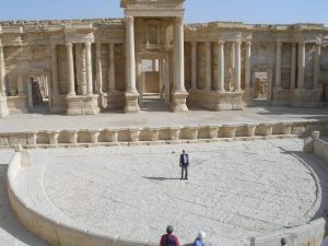 Zénobie favorisa les arts et la culture . Voici le théâtre qui a vu et voit des horreurs aujourd’hui.