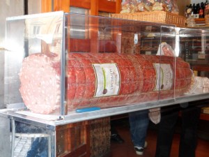 Je pense qu'elle ne date pas de Néron mais aurait pu être confectionnée pour lui Non ?