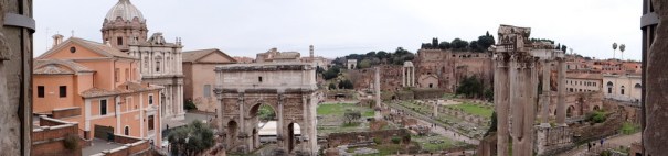 Les restes du "forum" ou des forums. Plusieurs siècle de constructions superposées, des ruines majestueuses mais seules les reconstitutions permettent de se faire une idée.