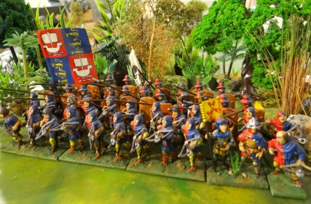 La milice de Paris, du CDD au plus haut niveau. Elle est composée de bourgeois avec devant des arbalétriers soutenus derrière par des piquiers avec pavois.