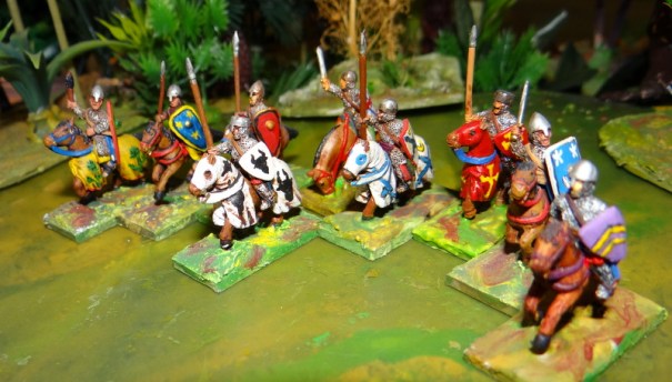 Les chevaliers : des riches et des pauvres si l'on en croit leurs tenues.