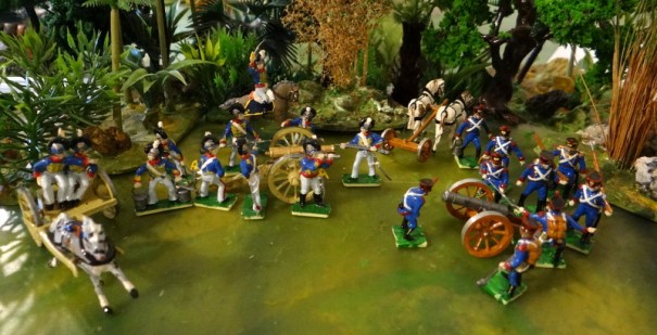 Les artilleries anglaise et française avec les avant trains s'il vous plait ! Le canon anglais était tirés par 6 chevaux 