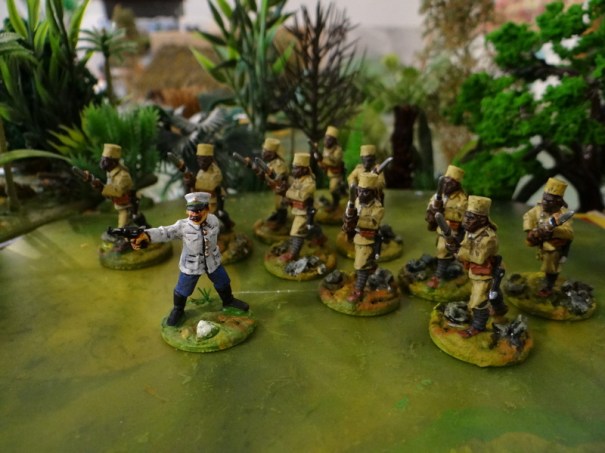 Les auxiliaires de son adjoint le Cpt de frégate Brahss von Krawl