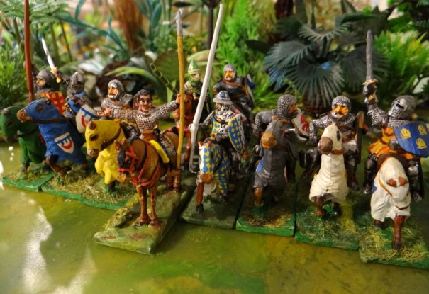 Des chevaliers XII et XIIéme, l’hurluberlu du centre est un Old Glory (on dirait Don Quichotte devant les moulins !)