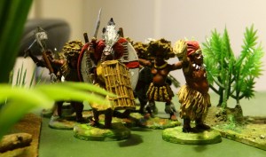 De son côté le chef Ouba Ouba presse sa tribu de cannibales. Les blancs ne doivent pas capturer Kong