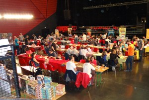 La salle de test des nouveaux jeux avec de nombreux "inventeurs"