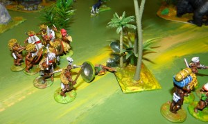 Moins chanceuse la patrouille de Ruga déjà très fatiguée par la pluie incessante tombe nez à nez avec le chef Oumba et sa garde. Le corps à corps est féroce les Ruga s'enfuient en laissant un des leurs sur le terrain. 